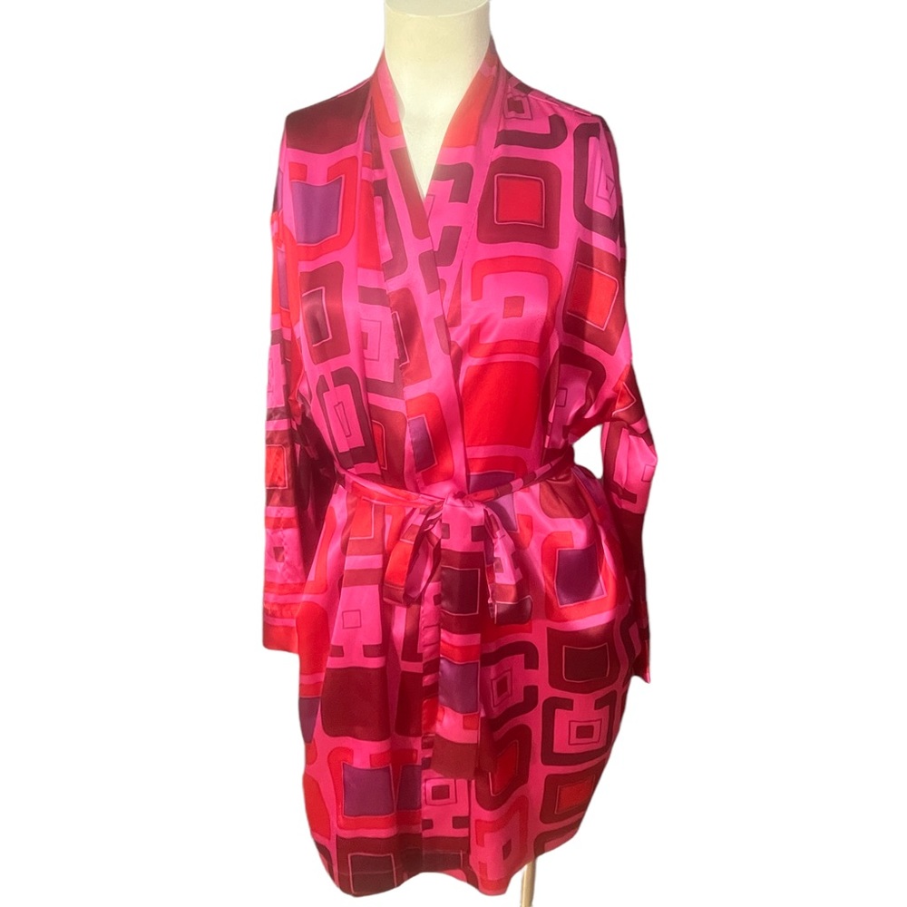 Victoria’s Secret pink robe one size